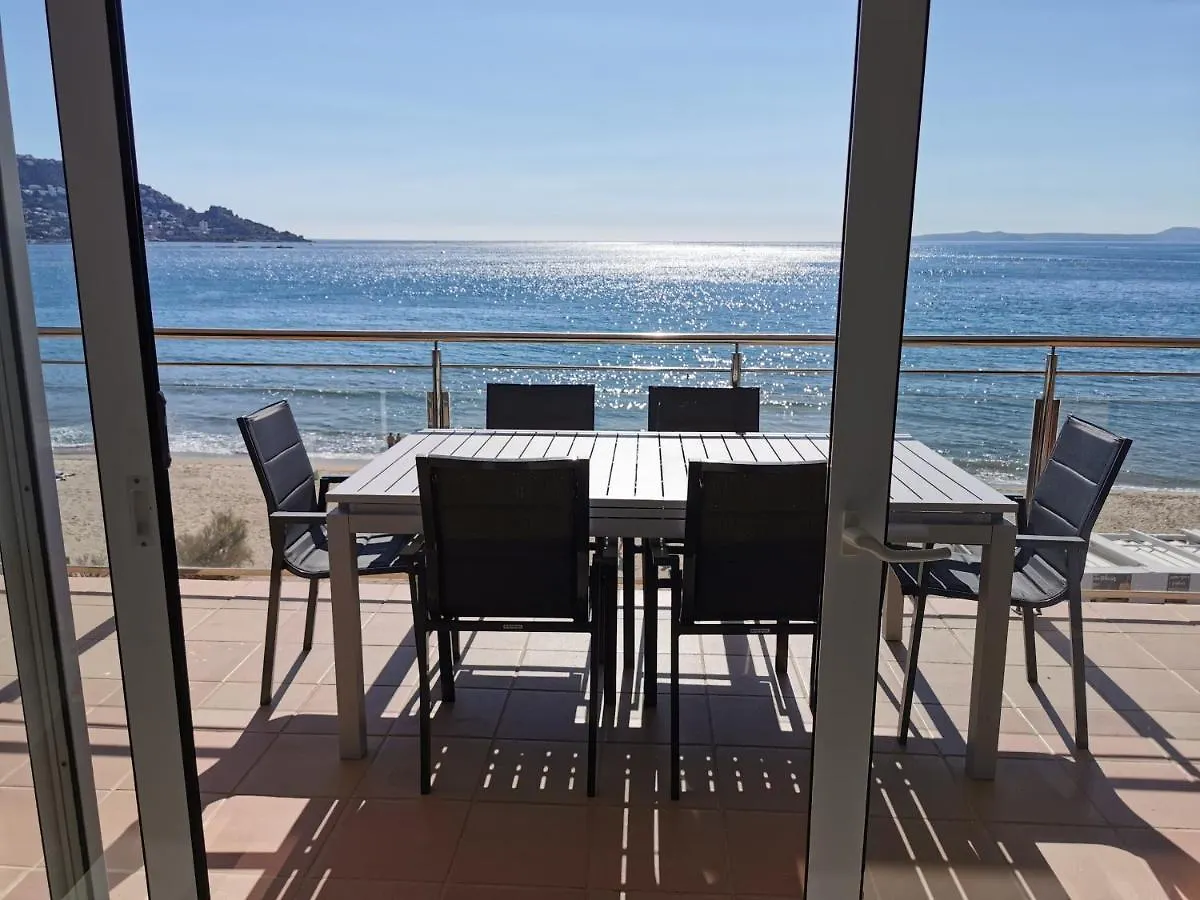 Fantastico Apartamento En Primera Linea De Mar Roses