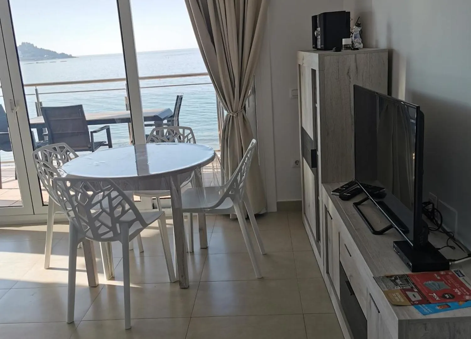 Apartment Fantastico Apartamento En Primera Linea De Mar Roses