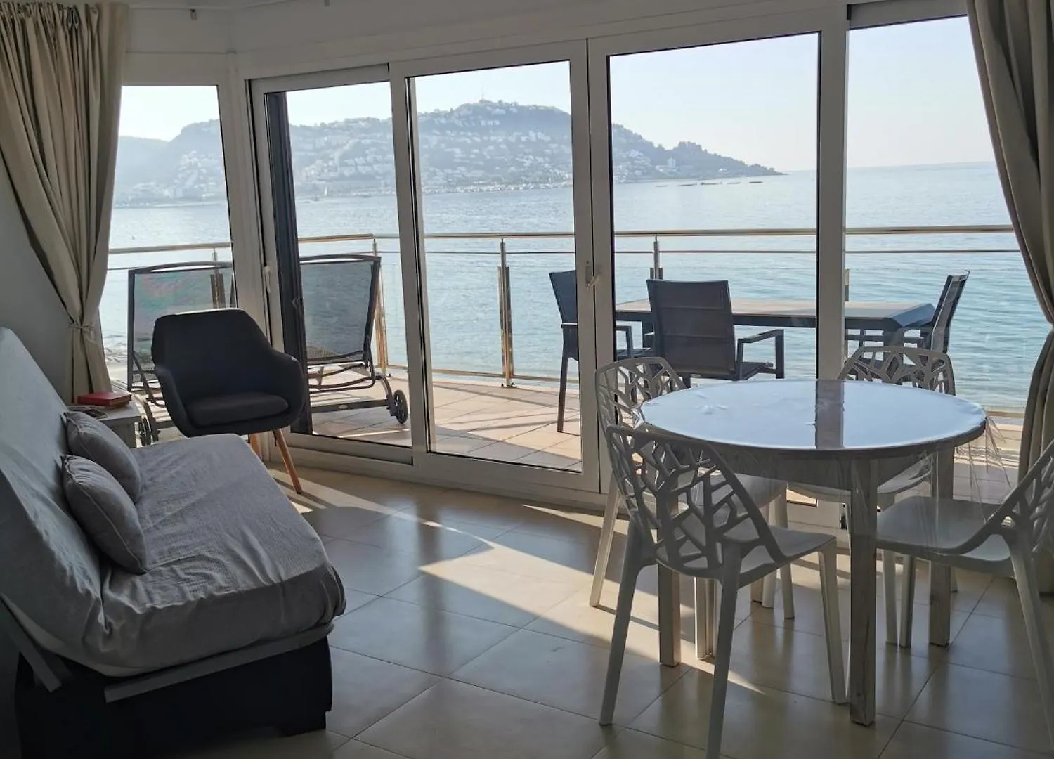 Fantastico Apartamento En Primera Linea De Mar Roses 0*,  Spain