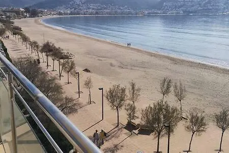 Fantastico Apartamento En Primera Linea De Mar Roses Apartment