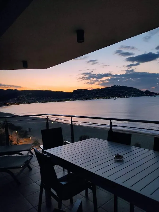 Fantastico Apartamento En Primera Linea De Mar Roses